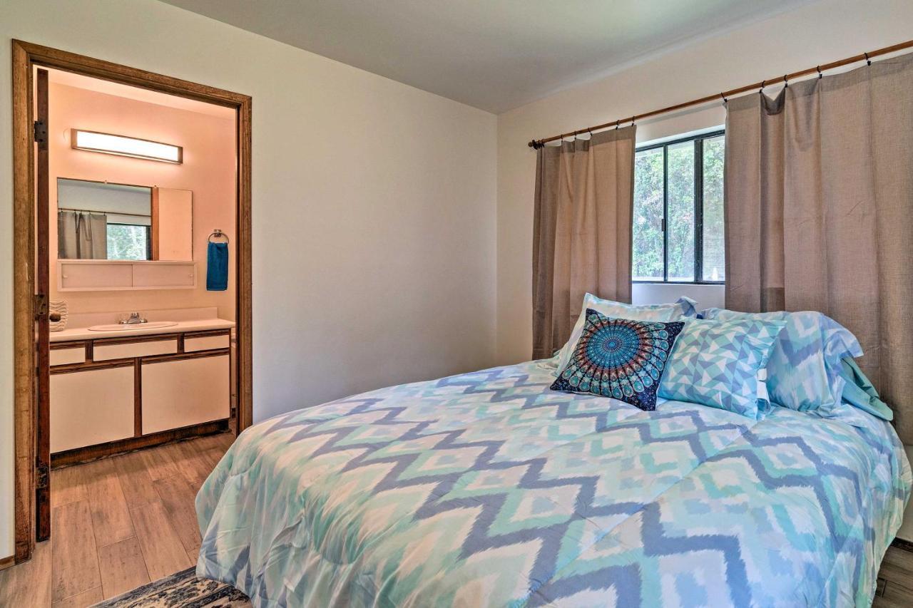 Peaceful Abode With Deck, 13 Mi To Black Sand Beach! Naalehu Ngoại thất bức ảnh