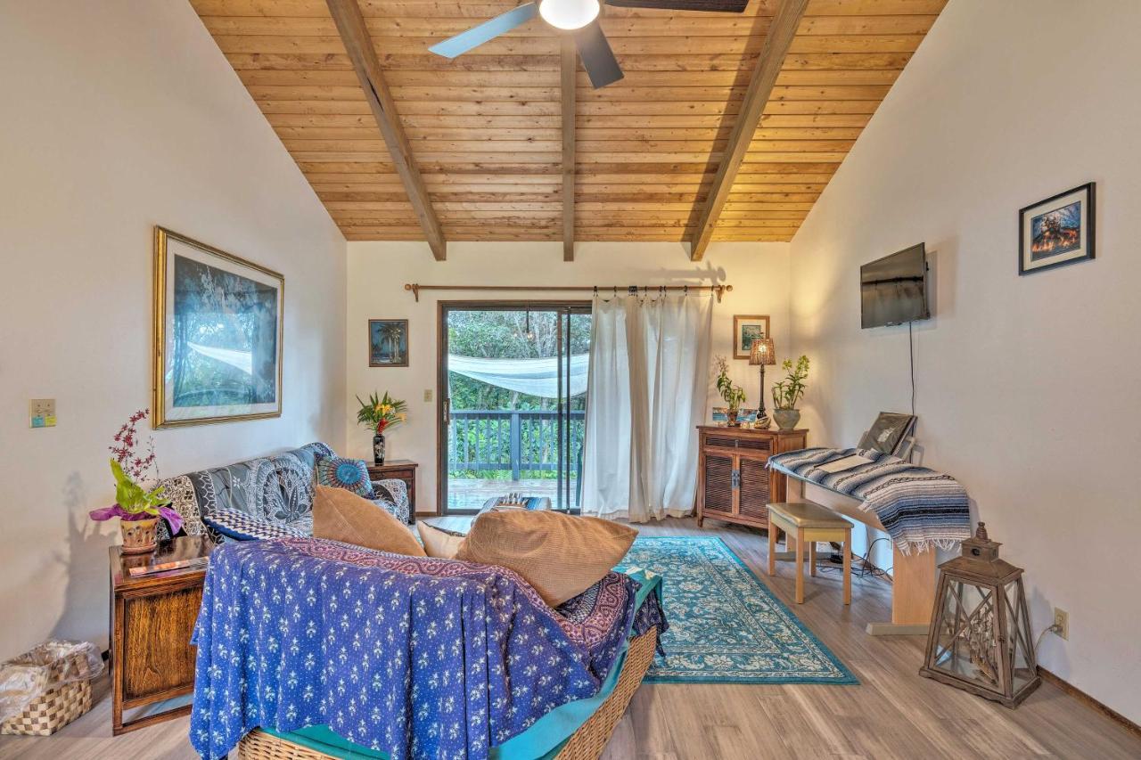 Peaceful Abode With Deck, 13 Mi To Black Sand Beach! Naalehu Ngoại thất bức ảnh