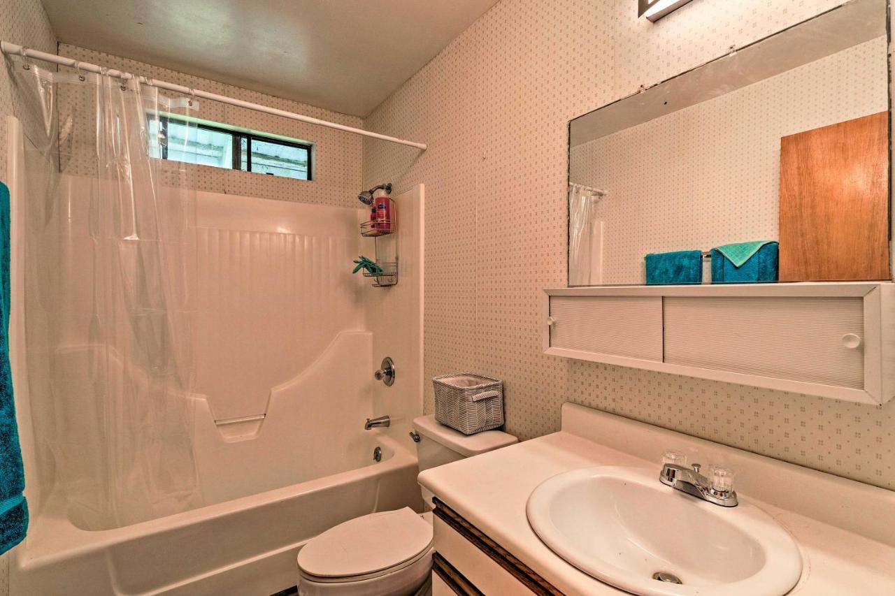 Peaceful Abode With Deck, 13 Mi To Black Sand Beach! Naalehu Ngoại thất bức ảnh