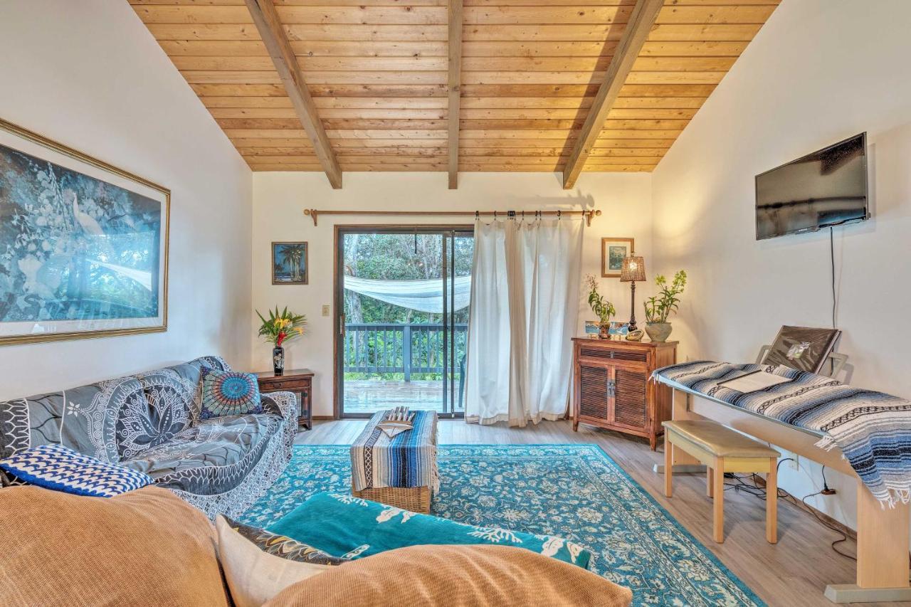 Peaceful Abode With Deck, 13 Mi To Black Sand Beach! Naalehu Ngoại thất bức ảnh
