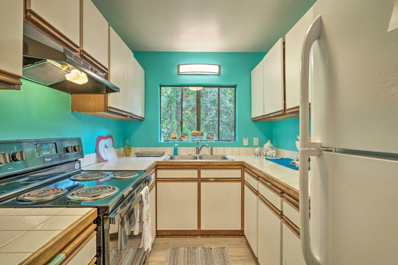 Peaceful Abode With Deck, 13 Mi To Black Sand Beach! Naalehu Ngoại thất bức ảnh