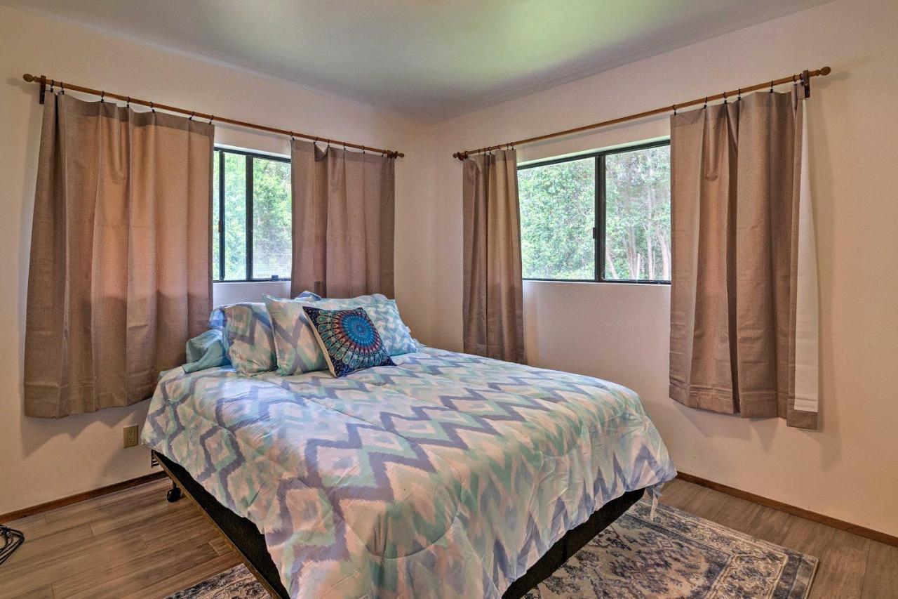Peaceful Abode With Deck, 13 Mi To Black Sand Beach! Naalehu Ngoại thất bức ảnh